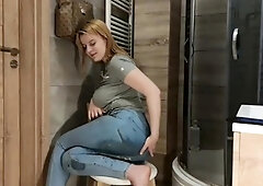 Young amateur teen in solo masturbation getting kinky