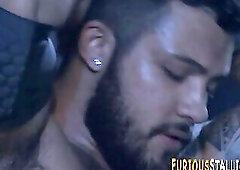 Brawny tattooed bear cums