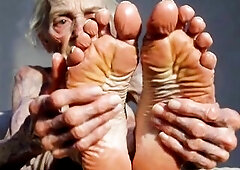 Lustful granny oils her feet and indulges in a lengthy, slippery foot massage. What begins as easy foot care quickly turns into pure fun as that babe 