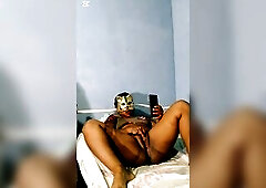 I'm a very hawt beauty, whilst I was in my daybed I started watching porn on my cell phone, I got very lustful and ended up masturbating rich thr