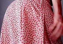 Get up close and personal with this sexy Russian babe as she teases you with her oiled-up, glove-clad hands and perfect ass. Her solo show is an amate