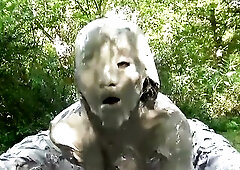 Mina in the mud tub