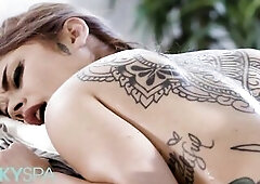 KINKY SPA - Hawt Vanessa Vega’s Massage Gets Intensive As The Masseur Gives Her A Moist Glad Ending