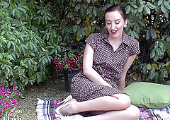 stunner displaying firm cupcakes trim pussy retro nylon on picnic