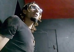 Un cibernauta corta el candado de la jaula de castidad y se viene ante un fan: Raba Erre