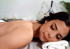 Dirty Masseur: Keiran Lee smash wet Violet Starr in the bed