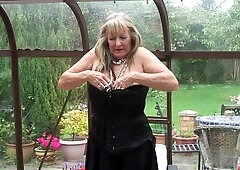 Horny Mature Lady Gets Wet In Panty - MatureNL