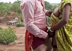 Outdoor bhabhi gets her fun in the sun