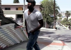 Chocolate thug gets head and burries his cock inside white guys ass