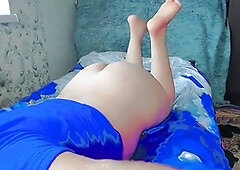 Ladyboy Crossdresserkitty puts on a show while getting off