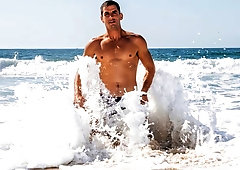 Buff dudes Sean and Lachlan enjoy raw anal