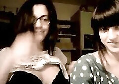 Double flash bra in webcam