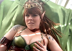 Hippie babe Olivia Jarden makes her pussy quiver in costume play session