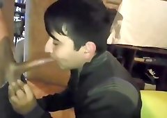 Chupandole la verga a mi marido