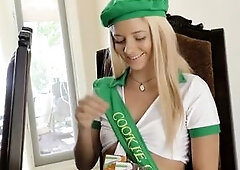 Riley Star got he to acquiesce to order a entire crate of cookies after this babe gave up her pleasing pink box. This babe desires to be the babe that
