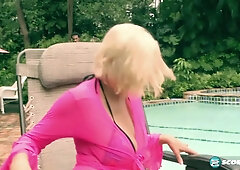 MILF Raquel Sieb gets ass-fucked poolside