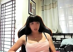 Amateur Asian Ladyboy Masturbates her Anus