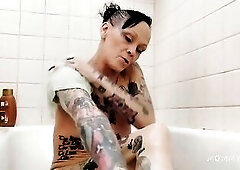 MommyMisfit Shaving & Bathing in a Thunderstorm