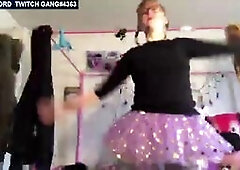 Twitch Streamer Flashing AMAZING TITS for viewers & Accidental nipslips #121