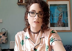 British girlfriend in glasses shares an intimate creampie moment