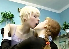 Anyuta Y Ludmilla Profesora Y Estudiante Follan Con Lengua