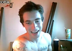 Eric Morning shows off his shredded physique and cums