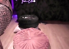 Blonde solo toying