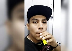 EXPRIMIENDO LA VERGA ????