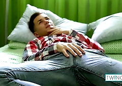 Adorable Rolf Olsen releases a thick load in his belly