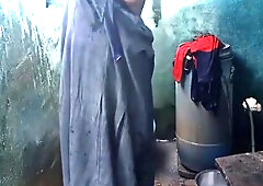 Dehati Tamil Thanjavur Aunty Naked Bathing Solo