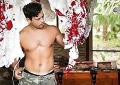 Tobias gets ass-fucked by beefy Damien Stone outdoors