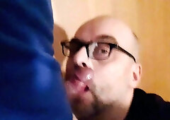Swedish amateur receives huge facial cumshot while taking selfie