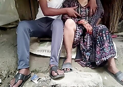 He Called The Ex-girlfriend From Outside And Had Sex