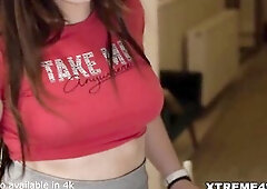 Diana Rius is cleaning the abode of Betsy when things catch fire and they resolve to merge the most good of experience and youth...