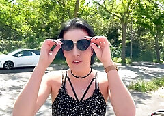 Leila, 18, librarian in Toulouse!