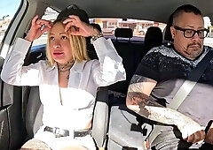 Nidia Yoshira me mama en el auto y me domina con facesitting