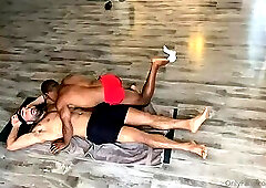 haciendo ejercicios de respiracion