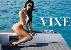 Rich French angel Clea Gaultier jumps high on a pretty big dick