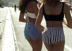 Garota e currada na buceta e no cu pela travesti