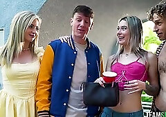 Perfect Curves Teen Gets Nicely Filled