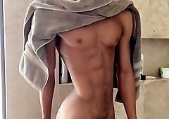 Cute Muscle Twink Wanking His Big Willy