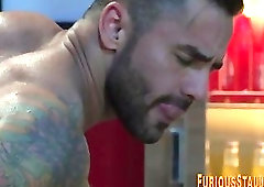 Ripped bear rides shlong