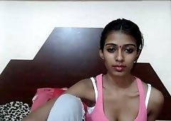 This sweet lovely webcam model makes me cum without doing too much