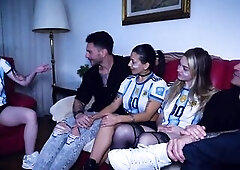 cuando te juntas con pareja amiga a mirar el partido de futbol y terminas cogiendo para festejar FIT-keilabassi-chavitaxxx-veenus