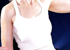 TV Hoster got undressed during a news show. DREAM TV