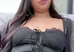 Amateur brunette double toying on webcam