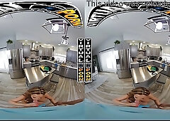 Big ass 'n boobs blonde MILF Richelle Ryan gets nice POV dicking (VR)