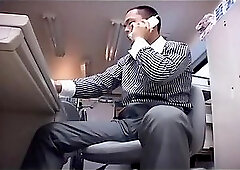 anyone know the perfomer?