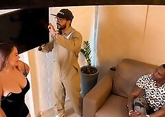 Your wife has fantastic titties! - technician bangs with an interracial pair