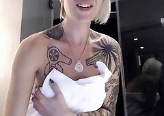 Solo shemale Danni Daniels enjoys some bathroom fun